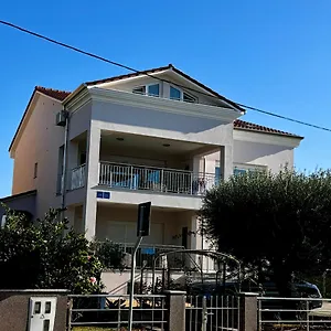 https://apartments-villa-lili.in-istria.net